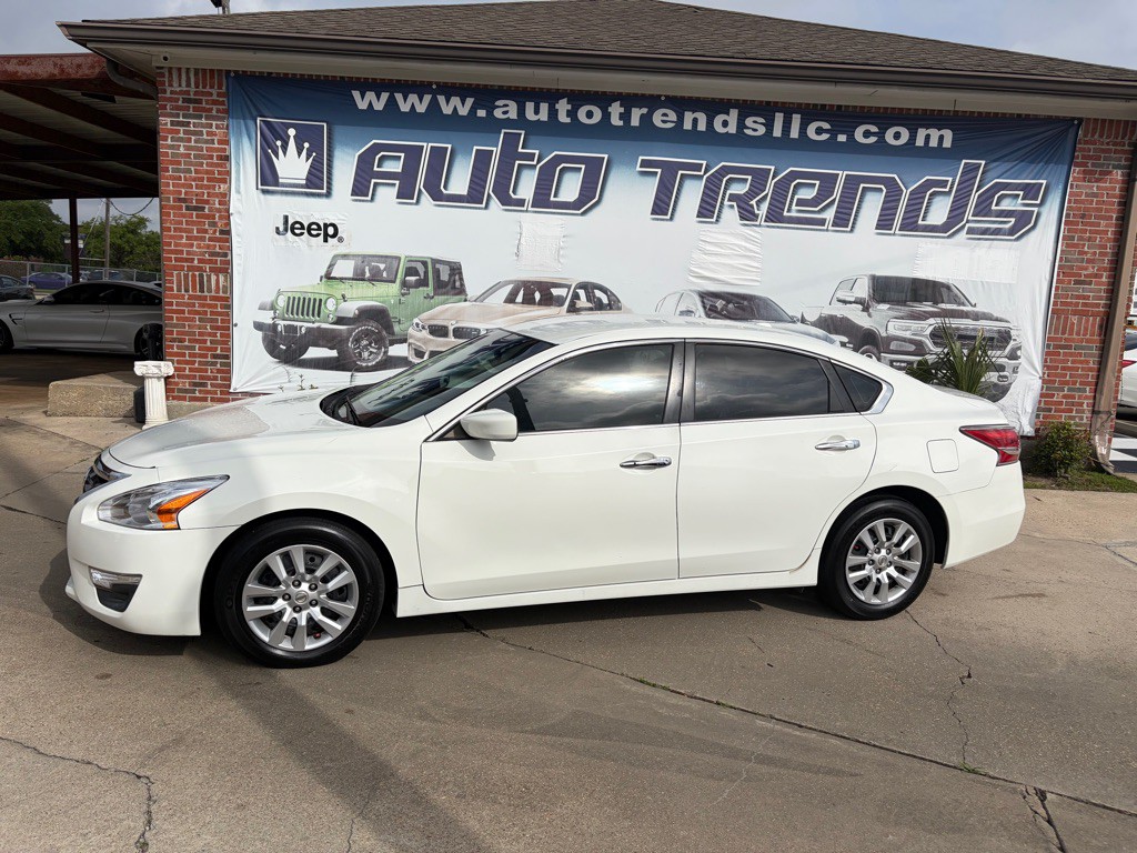 2015 Nissan Altima Image 1