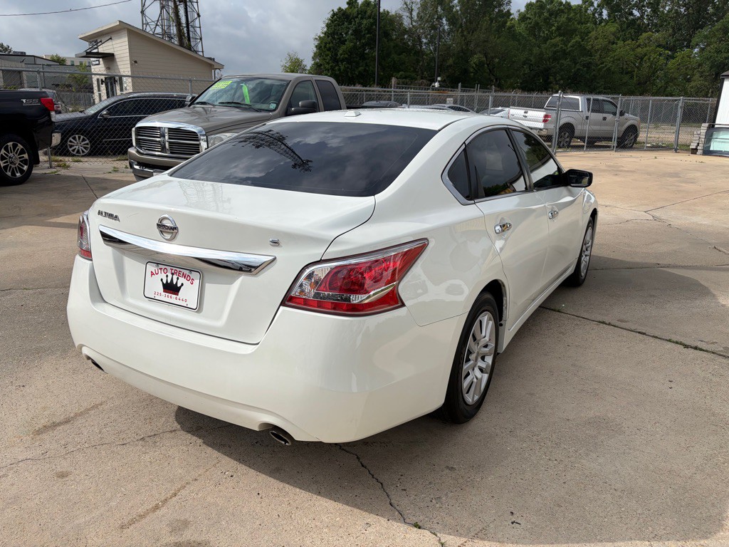 2015 Nissan Altima Image 4