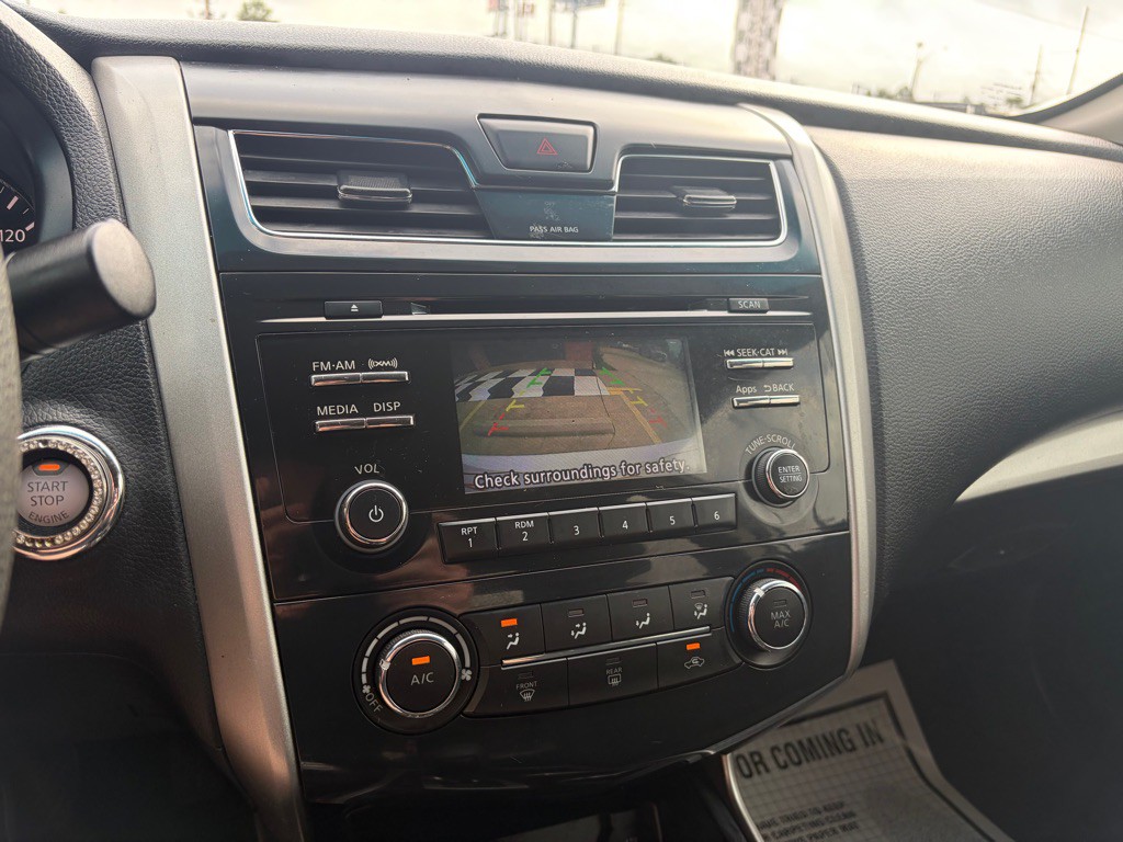 2015 Nissan Altima Image 9