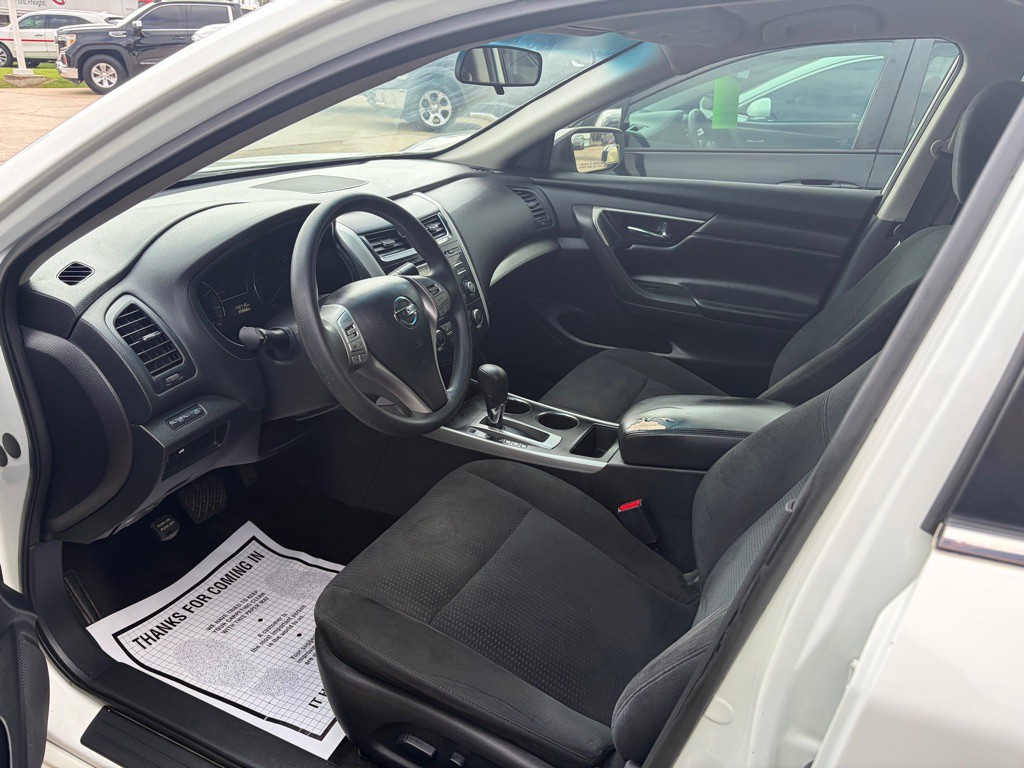 2015 Nissan Altima Image 10