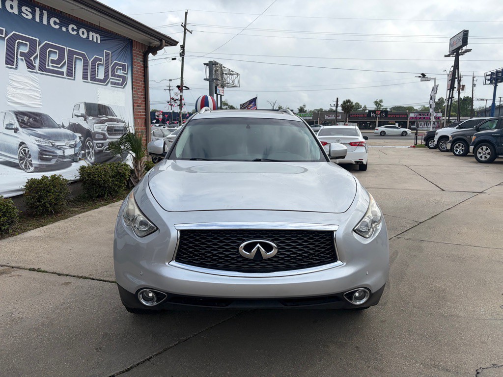2017 INFINITI QX70 Image 2