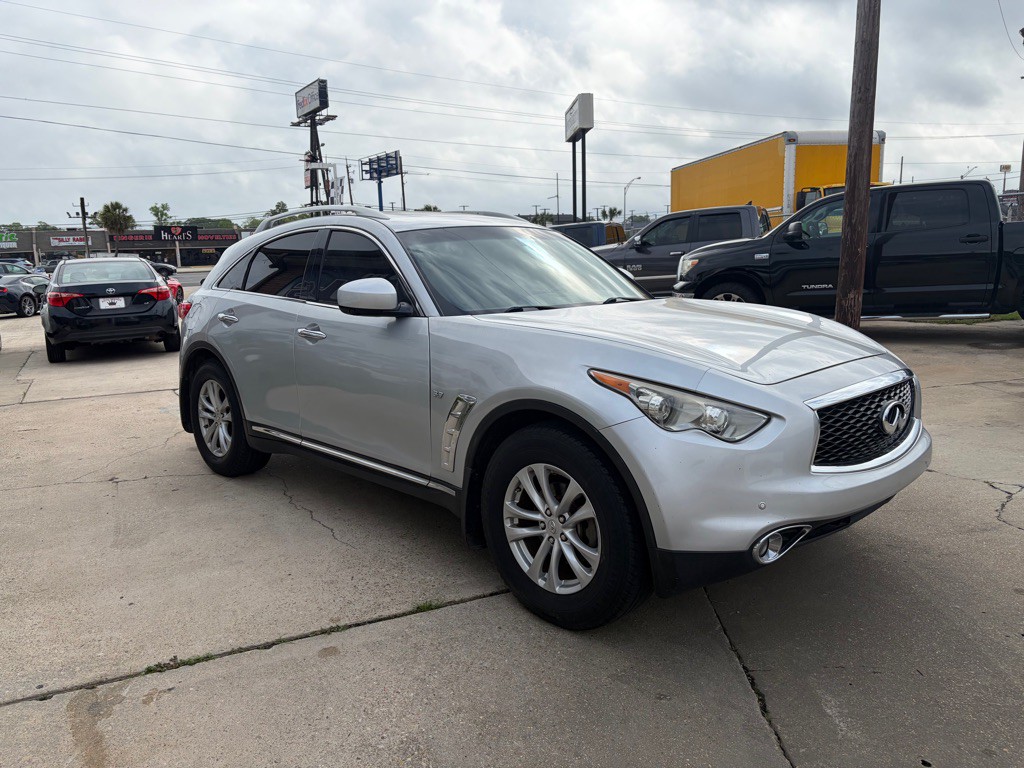 2017 INFINITI QX70 Image 3