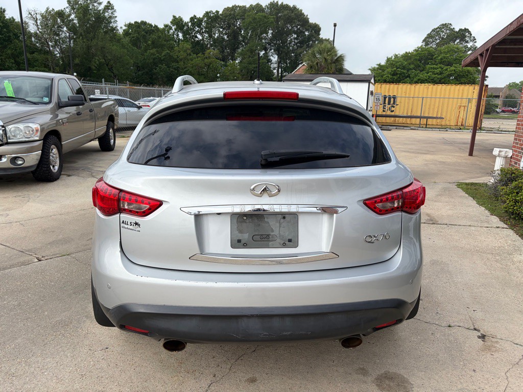 2017 INFINITI QX70 Image 4