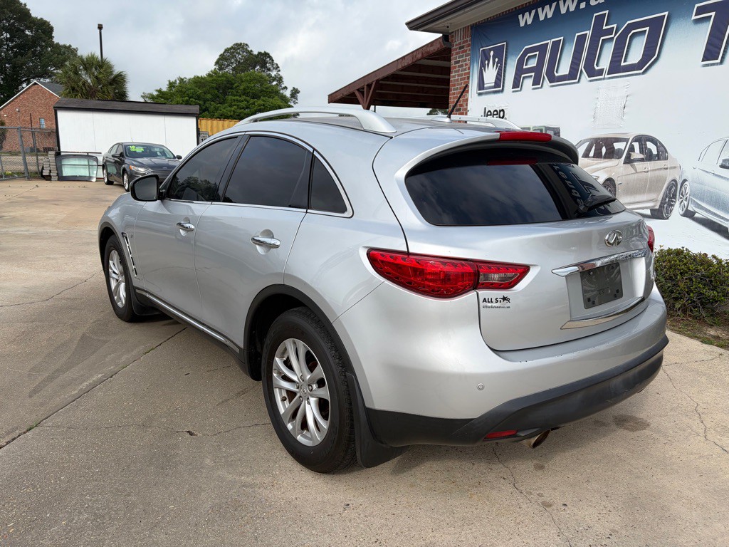2017 INFINITI QX70 Image 6