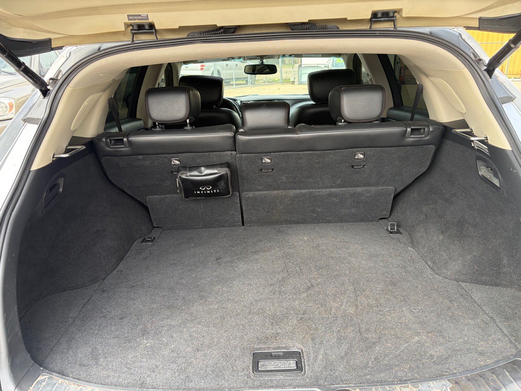 2017 INFINITI QX70 Image 14