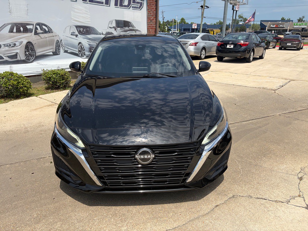 2023 Nissan Altima Image 2