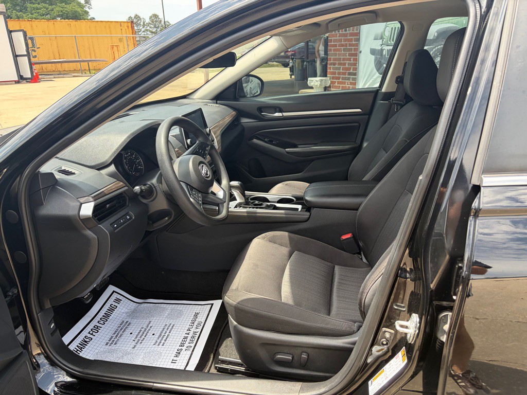 2023 Nissan Altima Image 6