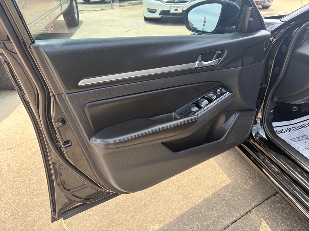 2023 Nissan Altima Image 7