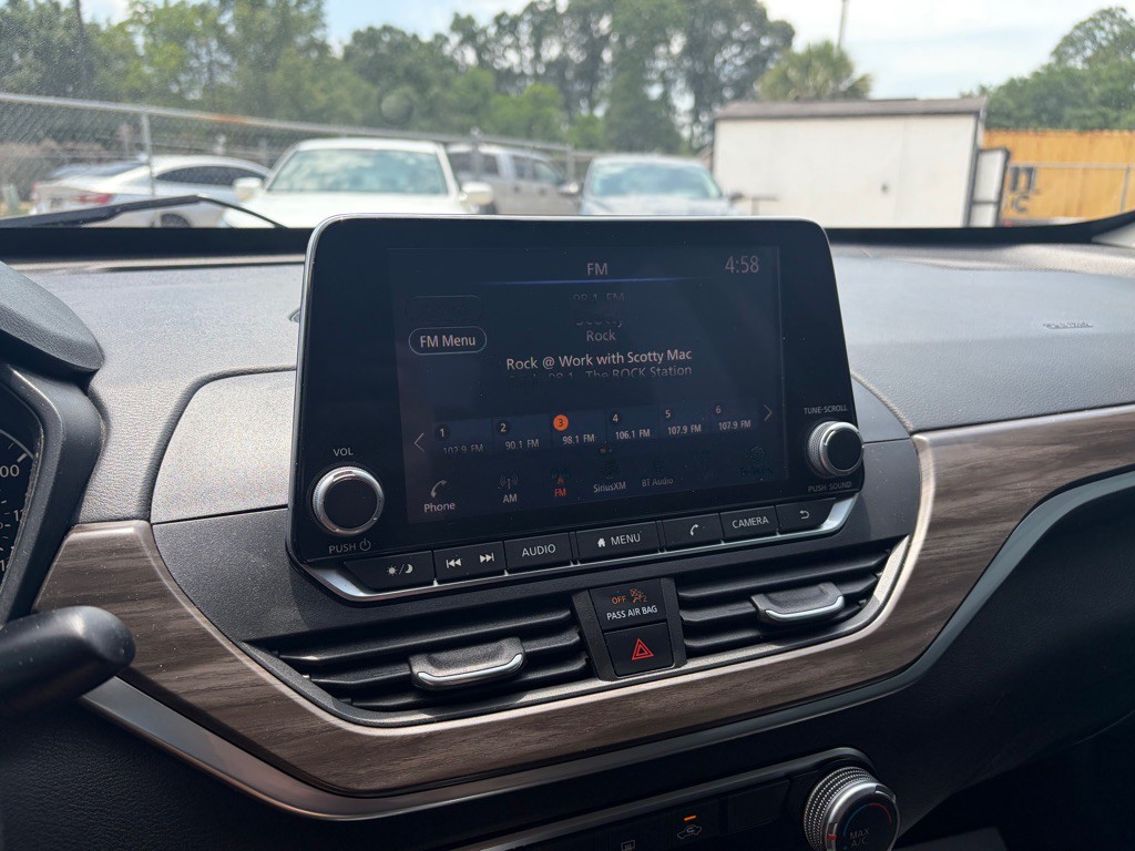 2023 Nissan Altima Image 10