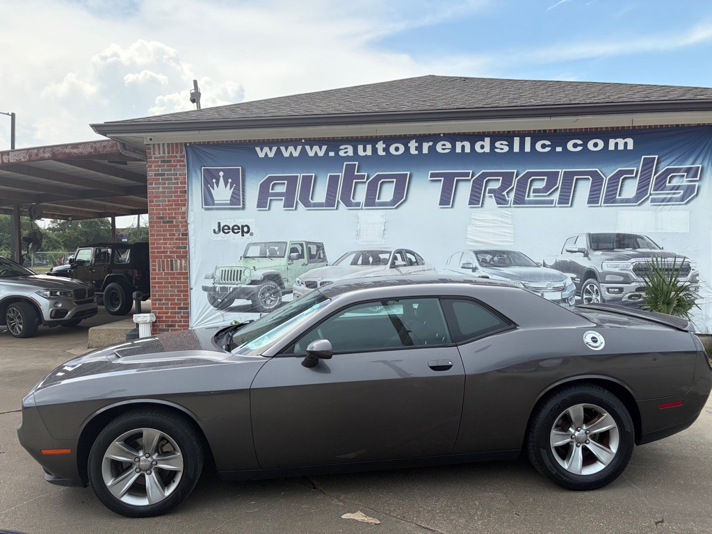 2021 Dodge Challenger Image 1