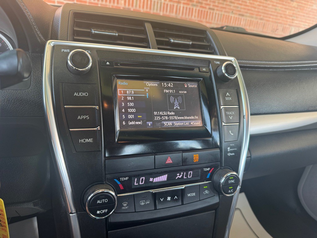 2015 Toyota Camry Image 12