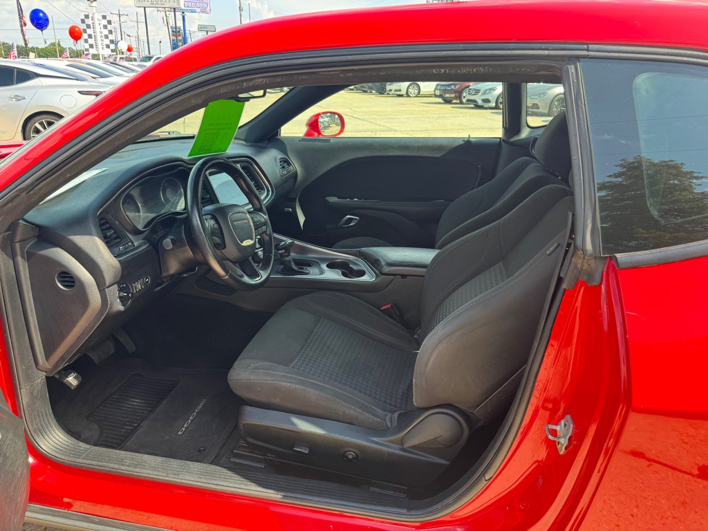 2017 Dodge Challenger Image 2
