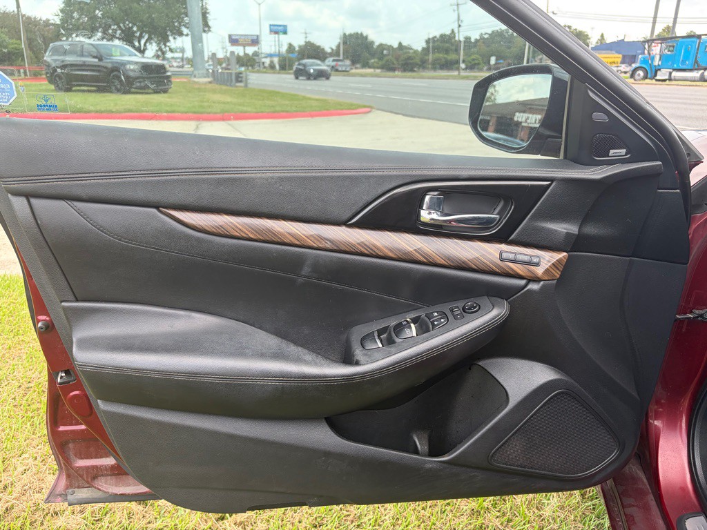 2017 Nissan Maxima Image 9