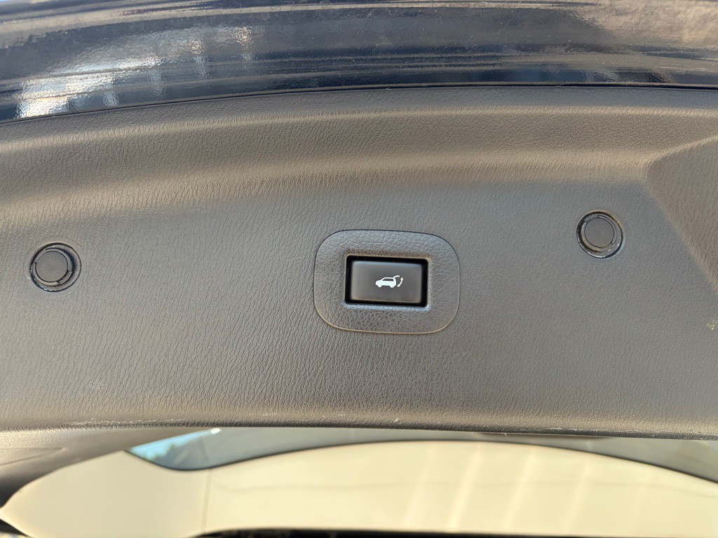 2015 INFINITI QX80 Image 12