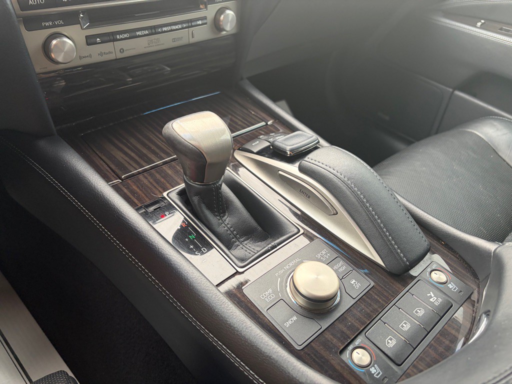 2016 Lexus LS Image 13
