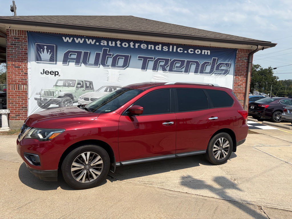 2017 Nissan Pathfinder Image 1