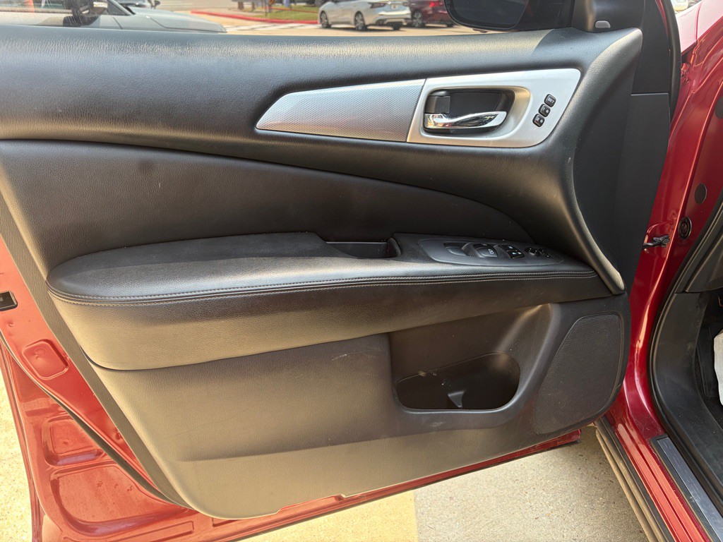2017 Nissan Pathfinder Image 9