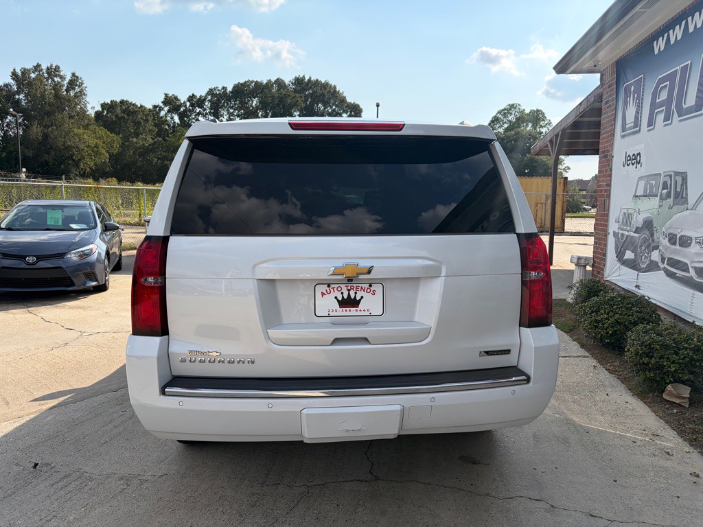 2017 Chevrolet Suburban Image 4