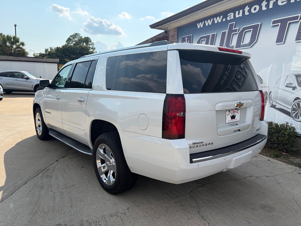 2017 Chevrolet Suburban Image 5