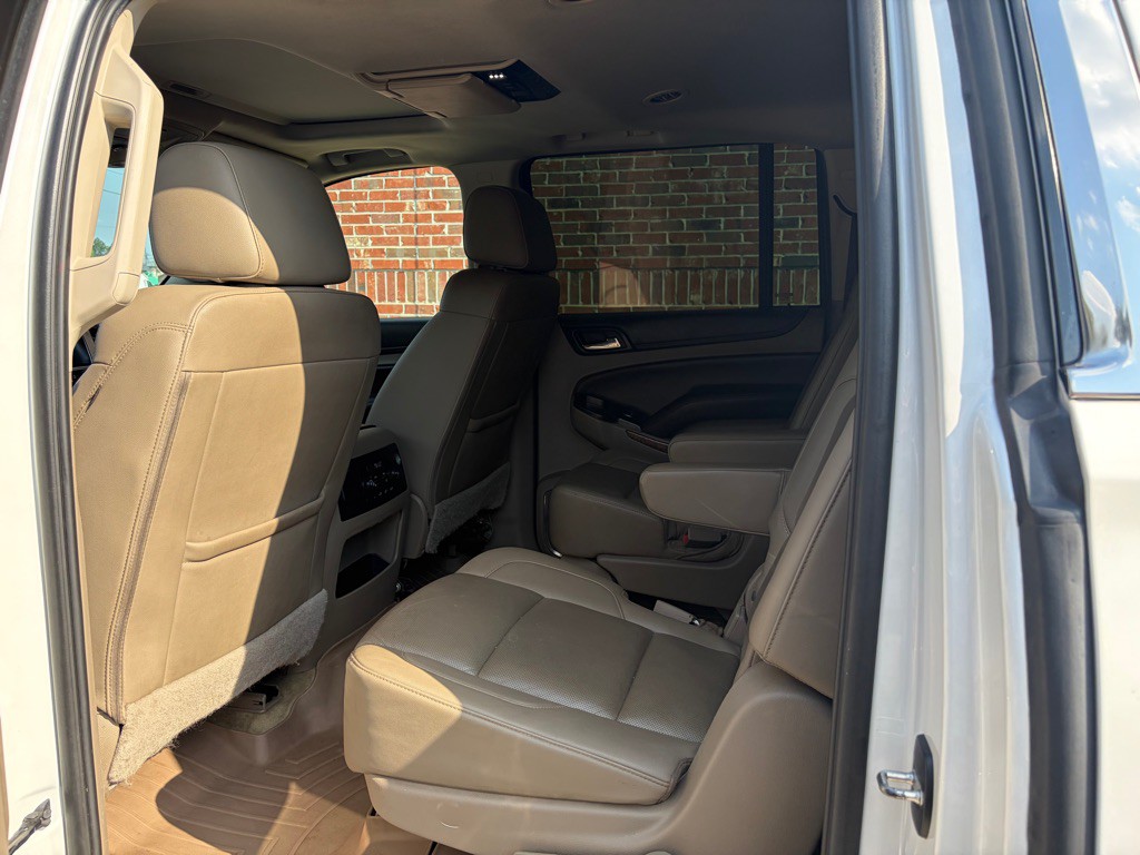2017 Chevrolet Suburban Image 8