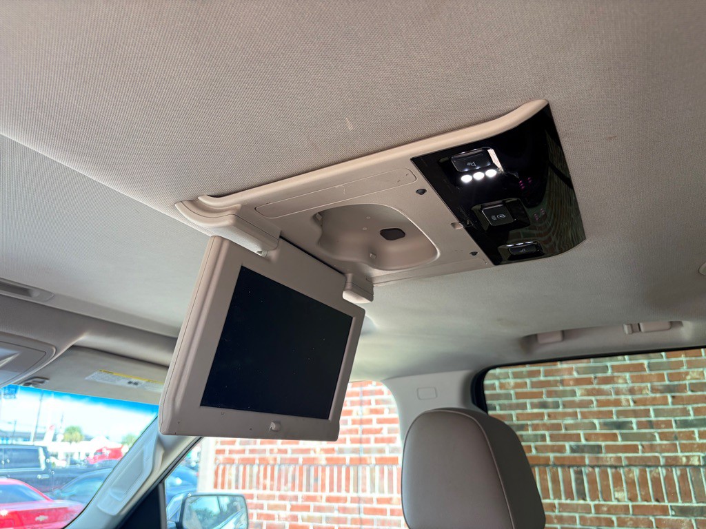 2017 Chevrolet Suburban Image 10