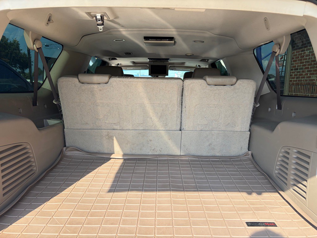 2017 Chevrolet Suburban Image 12