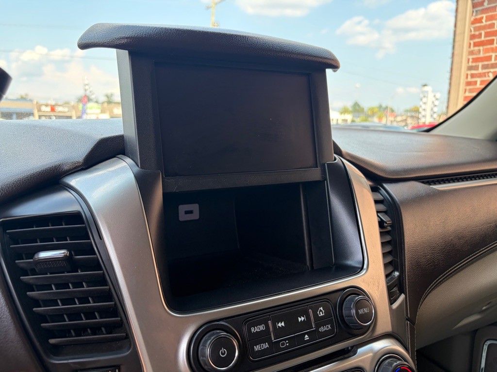2017 Chevrolet Suburban Image 16