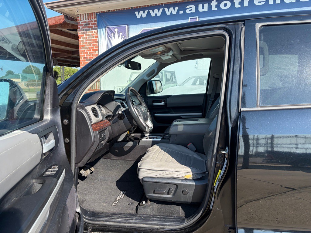 2015 Toyota Tundra Image 9