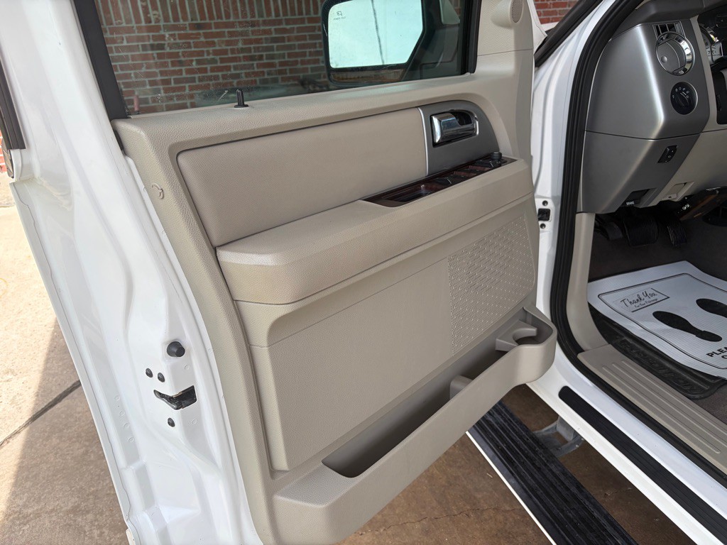2010 Ford Expedition Image 8