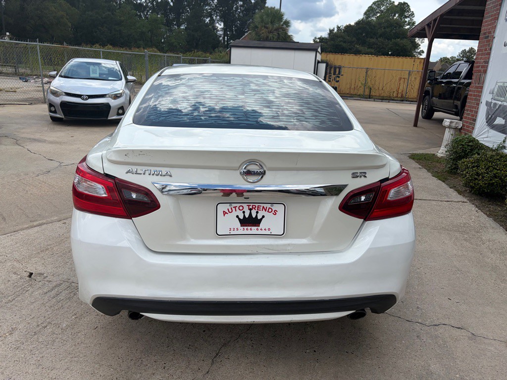2017 Nissan Altima Image 4