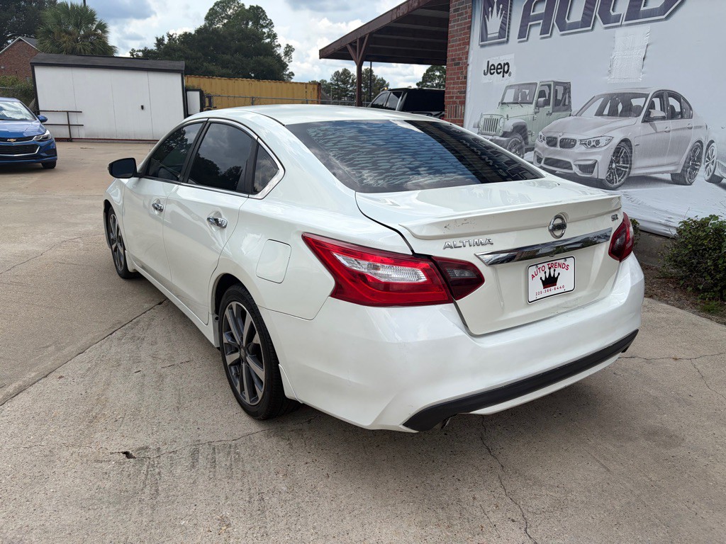 2017 Nissan Altima Image 5