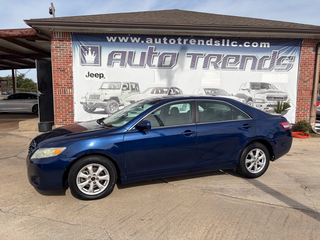 2011 Toyota Camry Image 1
