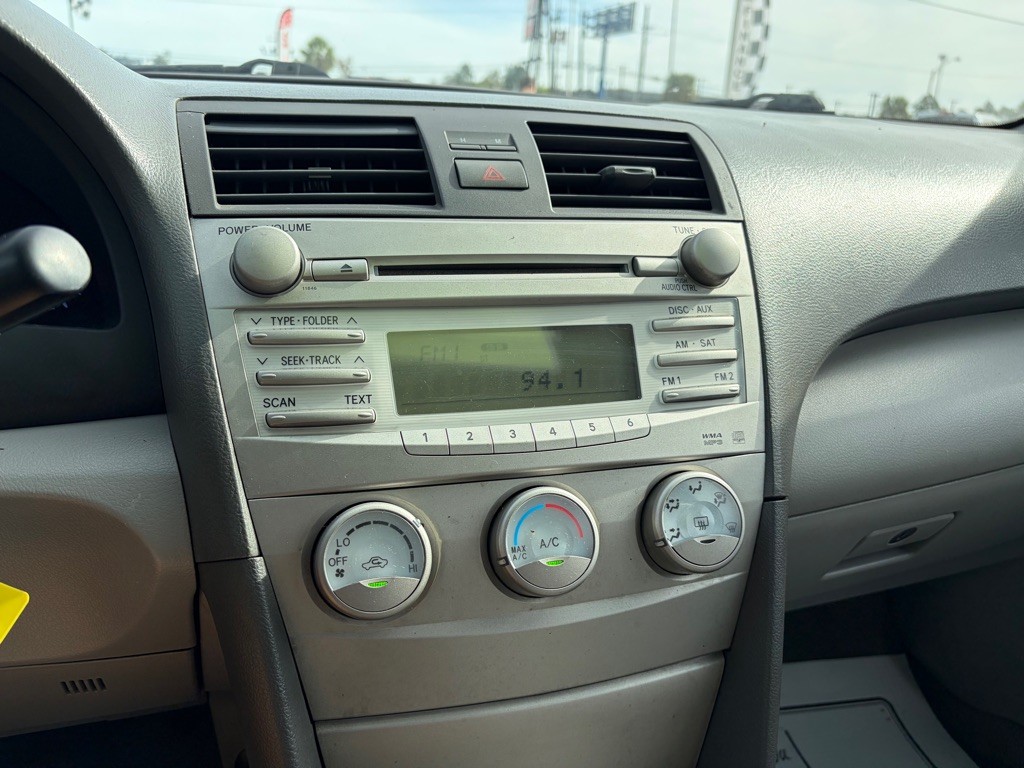 2011 Toyota Camry Image 10