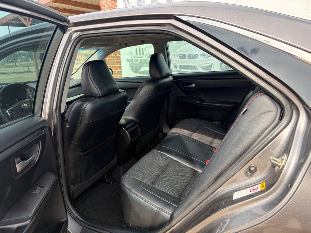 2016 Toyota Camry Image 8