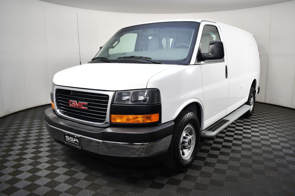 2017 GMC Savana Image 1