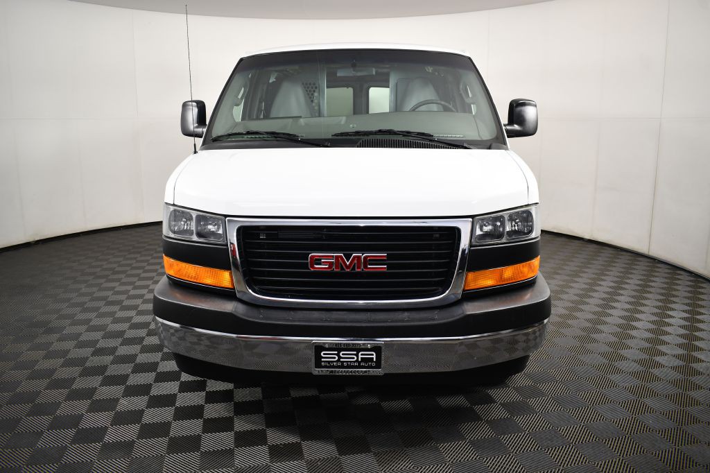 2017 GMC Savana Image 2