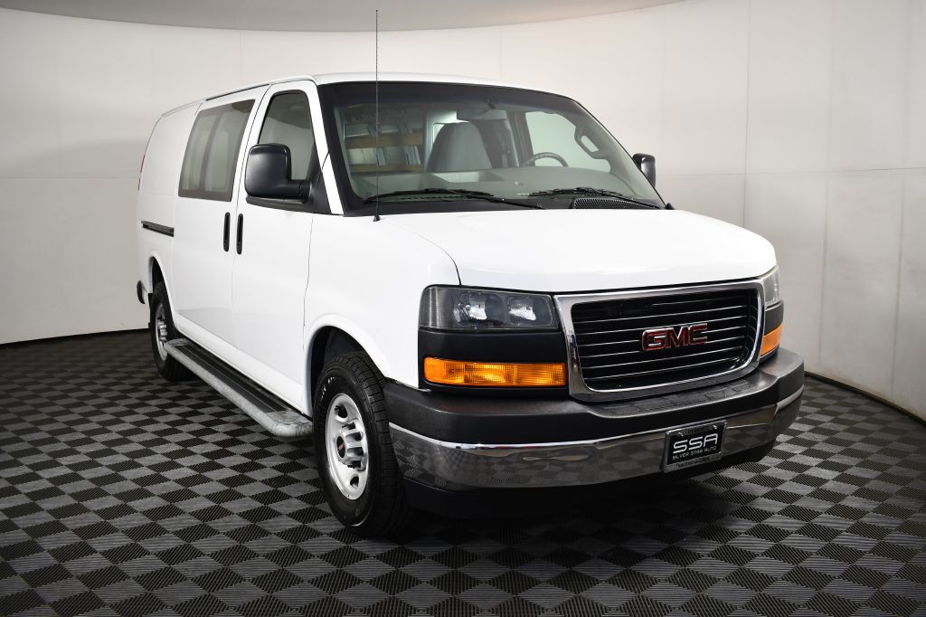 2017 GMC Savana Image 3