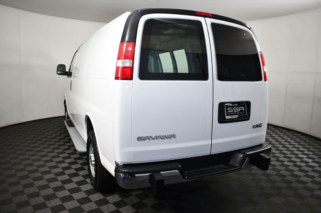 2017 GMC Savana Image 9