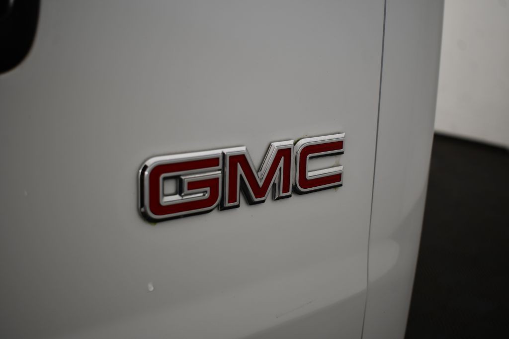 2017 GMC Savana Image 13