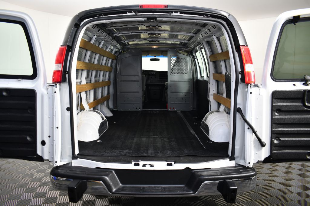 2017 GMC Savana Image 14