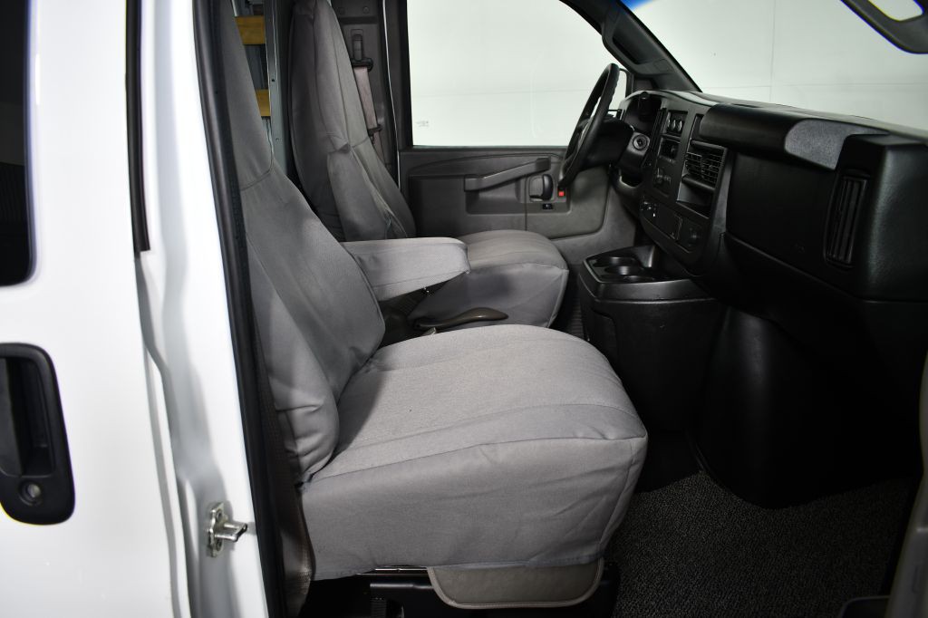 2017 GMC Savana Image 19