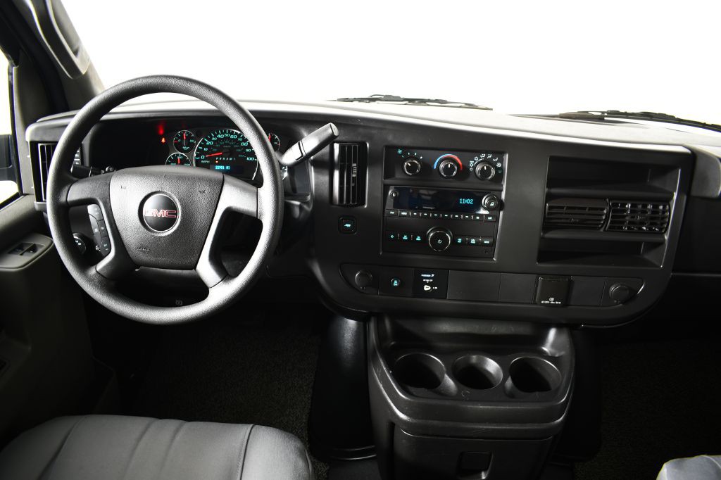 2017 GMC Savana Image 28