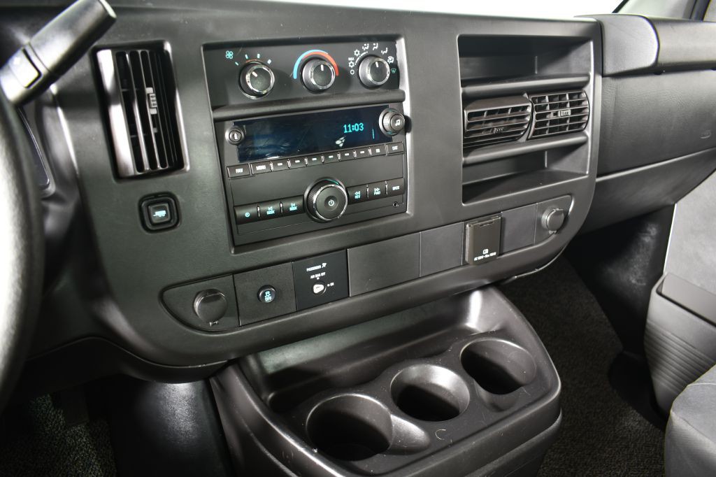 2017 GMC Savana Image 31