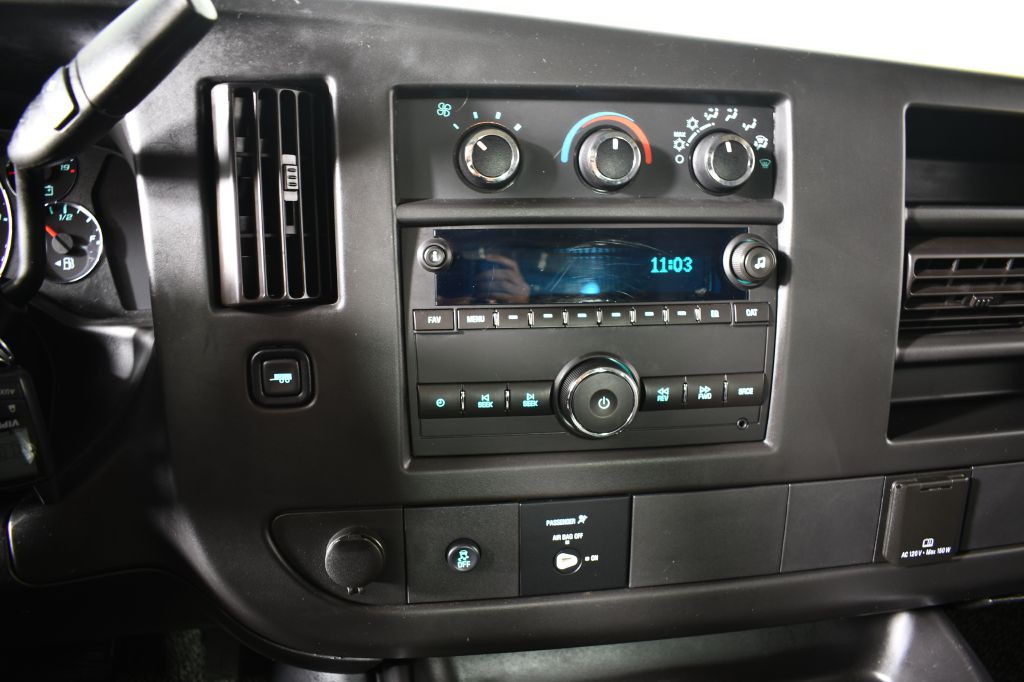 2017 GMC Savana Image 32