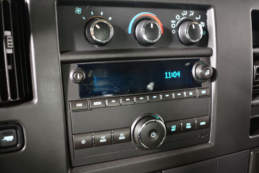 2017 GMC Savana Image 36