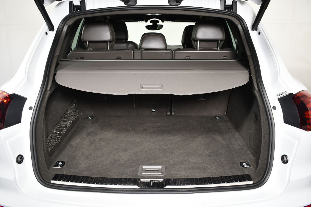 2017 Porsche Cayenne Image 12