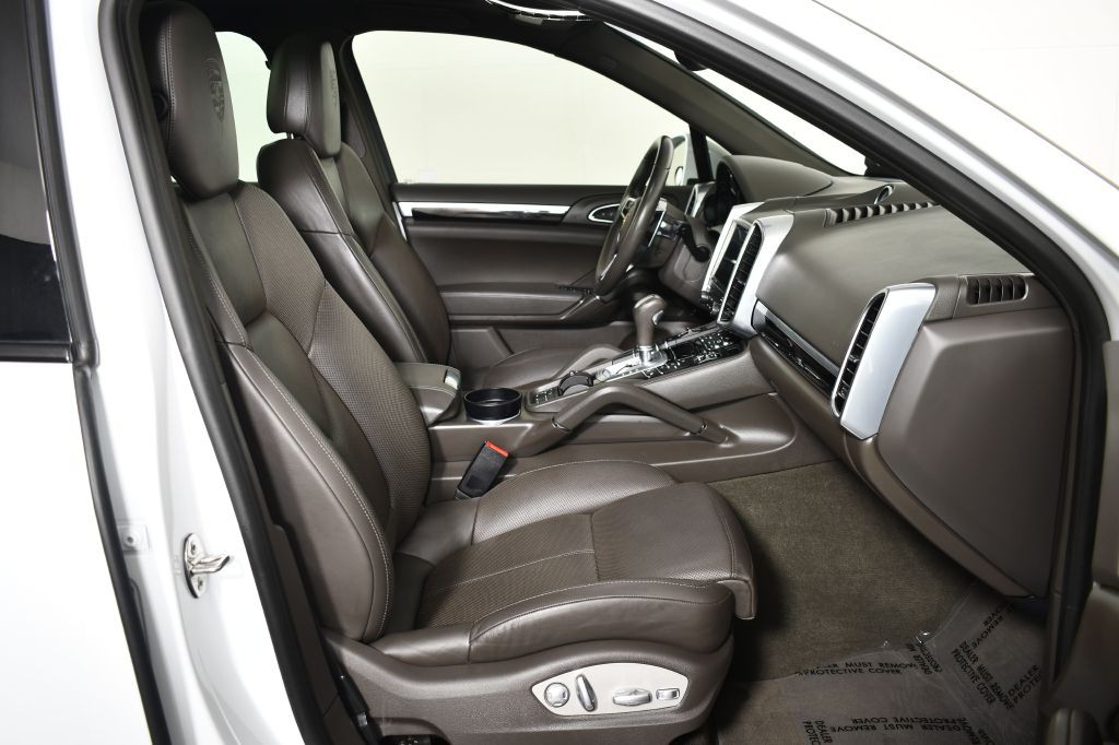 2017 Porsche Cayenne Image 16
