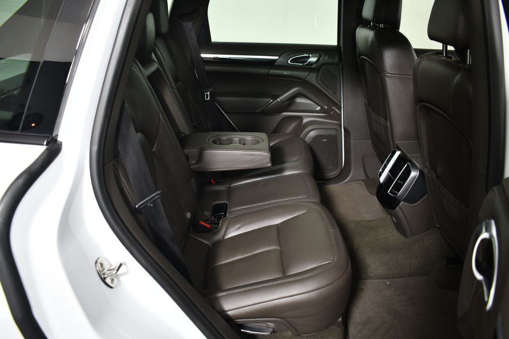 2017 Porsche Cayenne Image 18