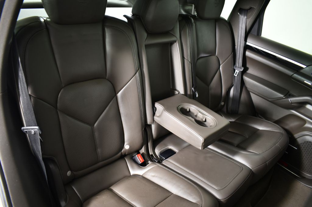 2017 Porsche Cayenne Image 19