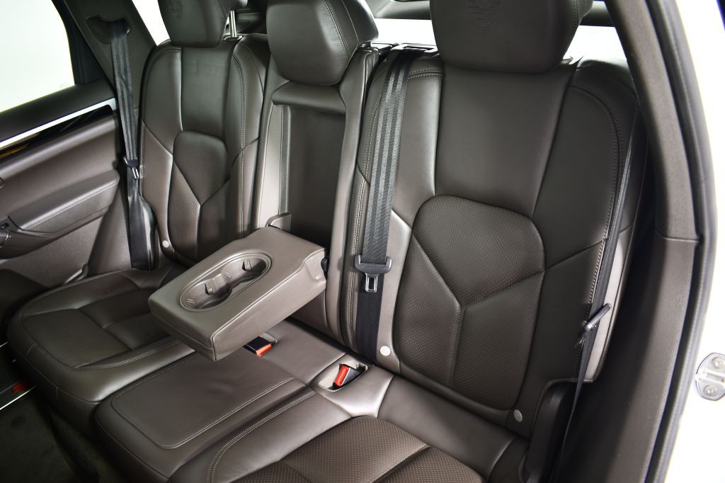 2017 Porsche Cayenne Image 21